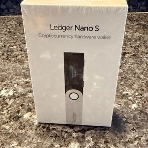 Ledger Nano S Crypto Hardware Wallet - Bluetooth